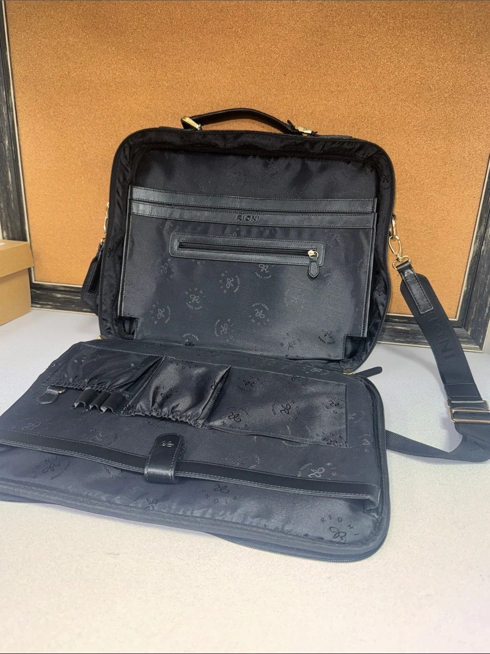 Rioni Signature (Black) Jetsetter's briefcase